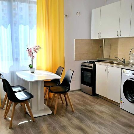 Evelyn Modern Apartment Near Palas Iasi Exterior foto